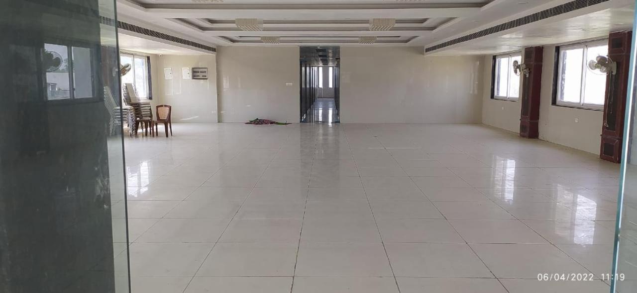 Bhagwan Hotel Gonda 外观 照片